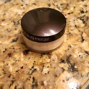 Laura Mercier translucent brightening powder